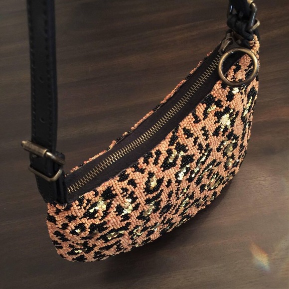 Auth ✅FENDI ❤️Beaded Shoulder Bag Oyster leopard👠 - Picture 8 of 10